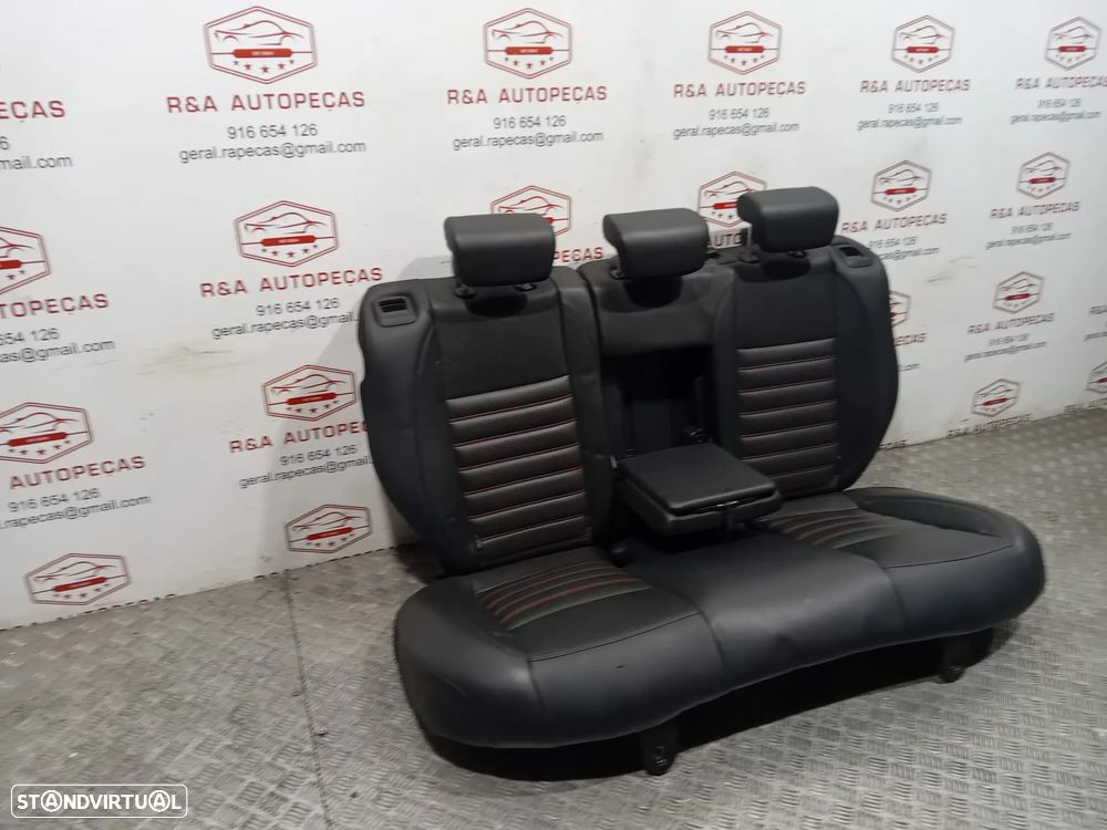 Conjunto de Bancos Alfa Romeo Giulietta em Pele com Costura Vermelha Original - 12