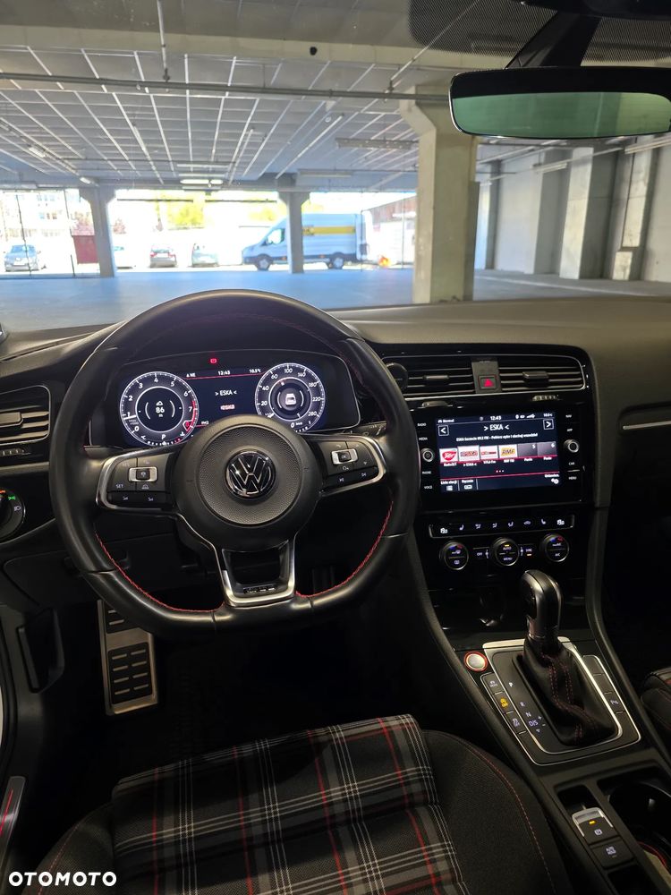 Volkswagen Golf - 12