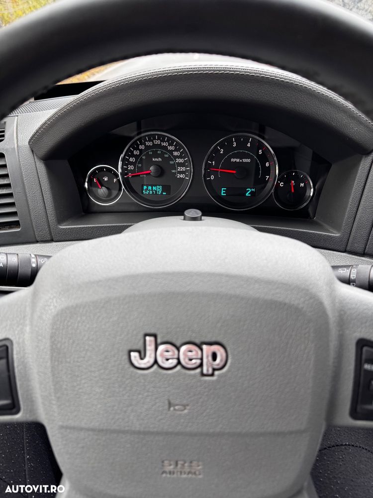 Jeep Grand Cherokee - 13