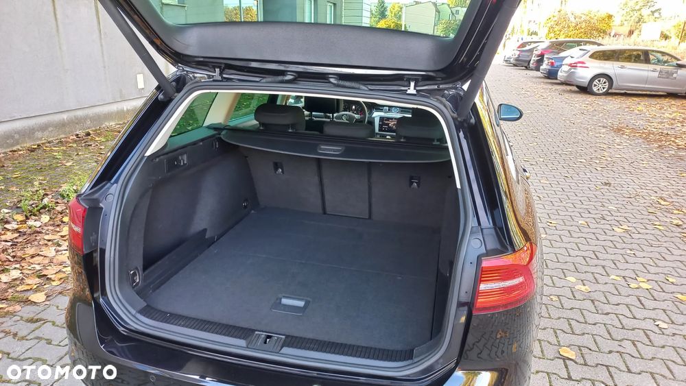 Volkswagen Passat - 11