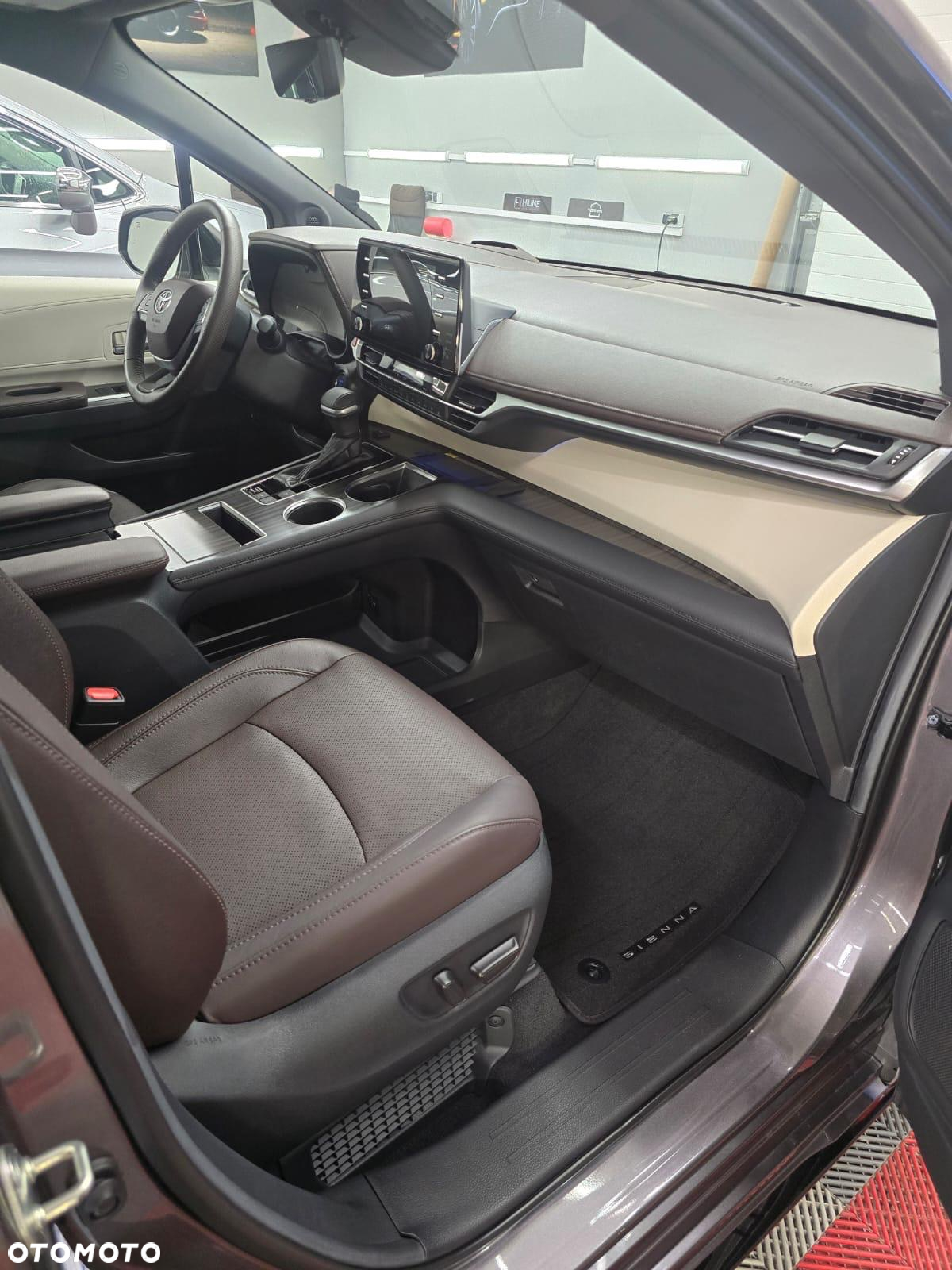 Toyota Sienna - 19