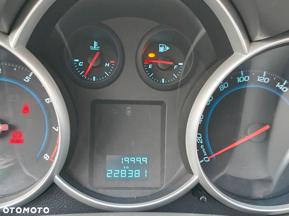 Chevrolet Cruze 1.6 LS - 22