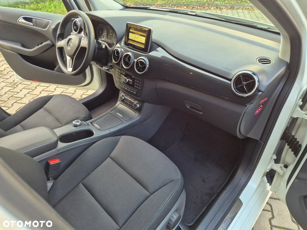 Mercedes-Benz Klasa B 180 7G-DCT Edition - 15