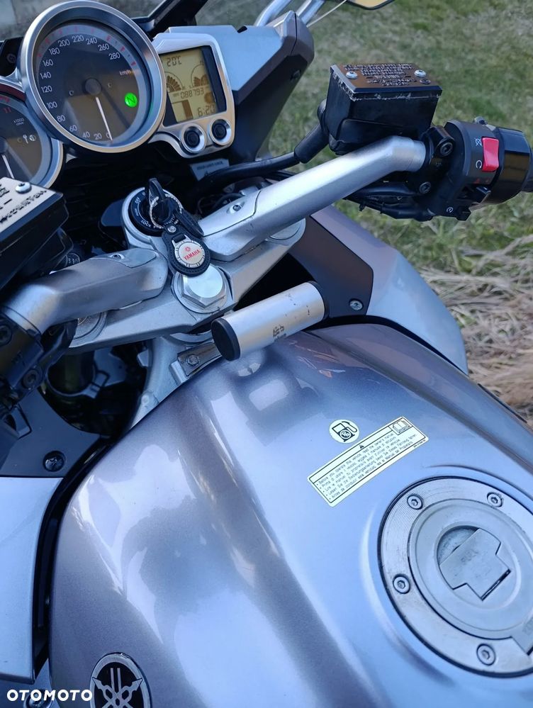 Yamaha FJR - 6