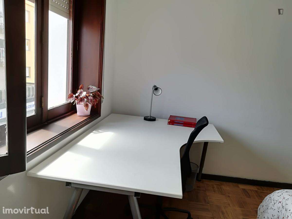 Quarto - localizado em Mafamude Porto - Grande imagem: 5/28