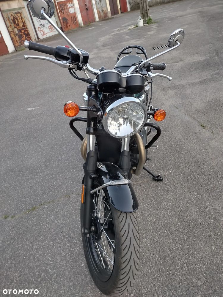 Triumph Bonneville - 4