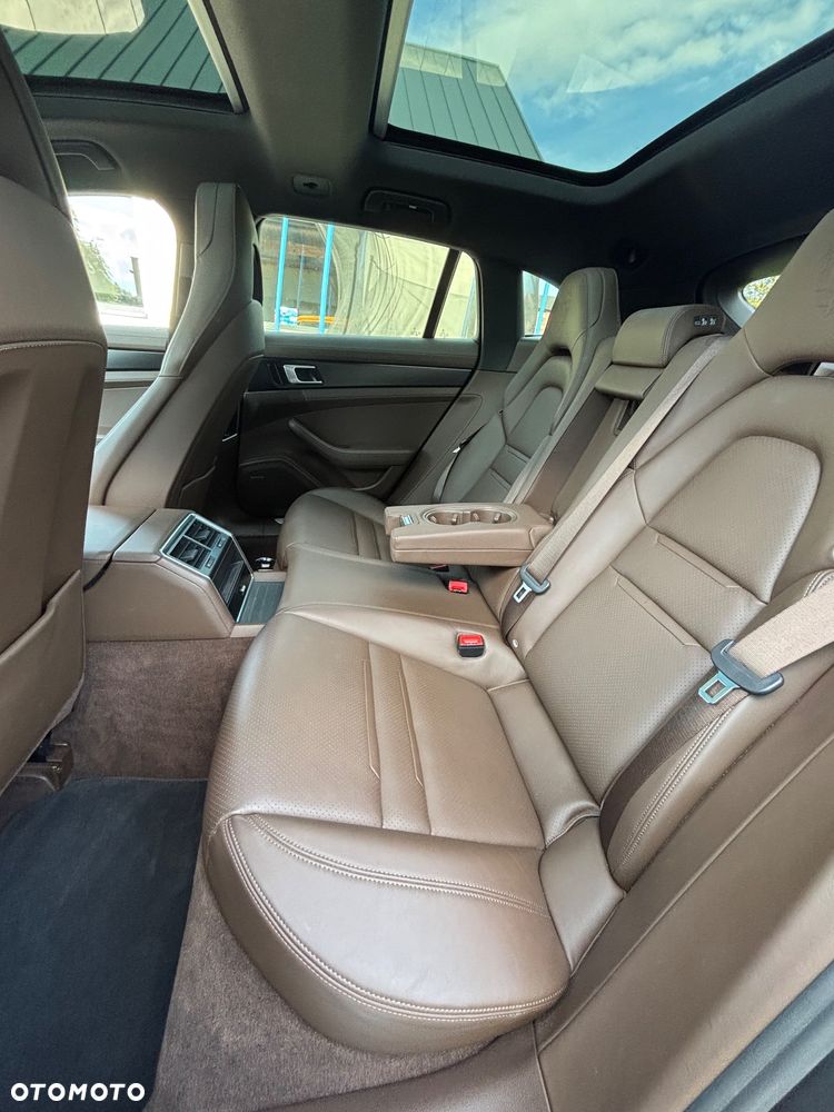 Porsche Panamera 4 Sport Turismo - 23