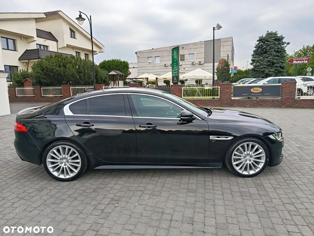 Jaguar XE D180 R-Dynamic S - 9