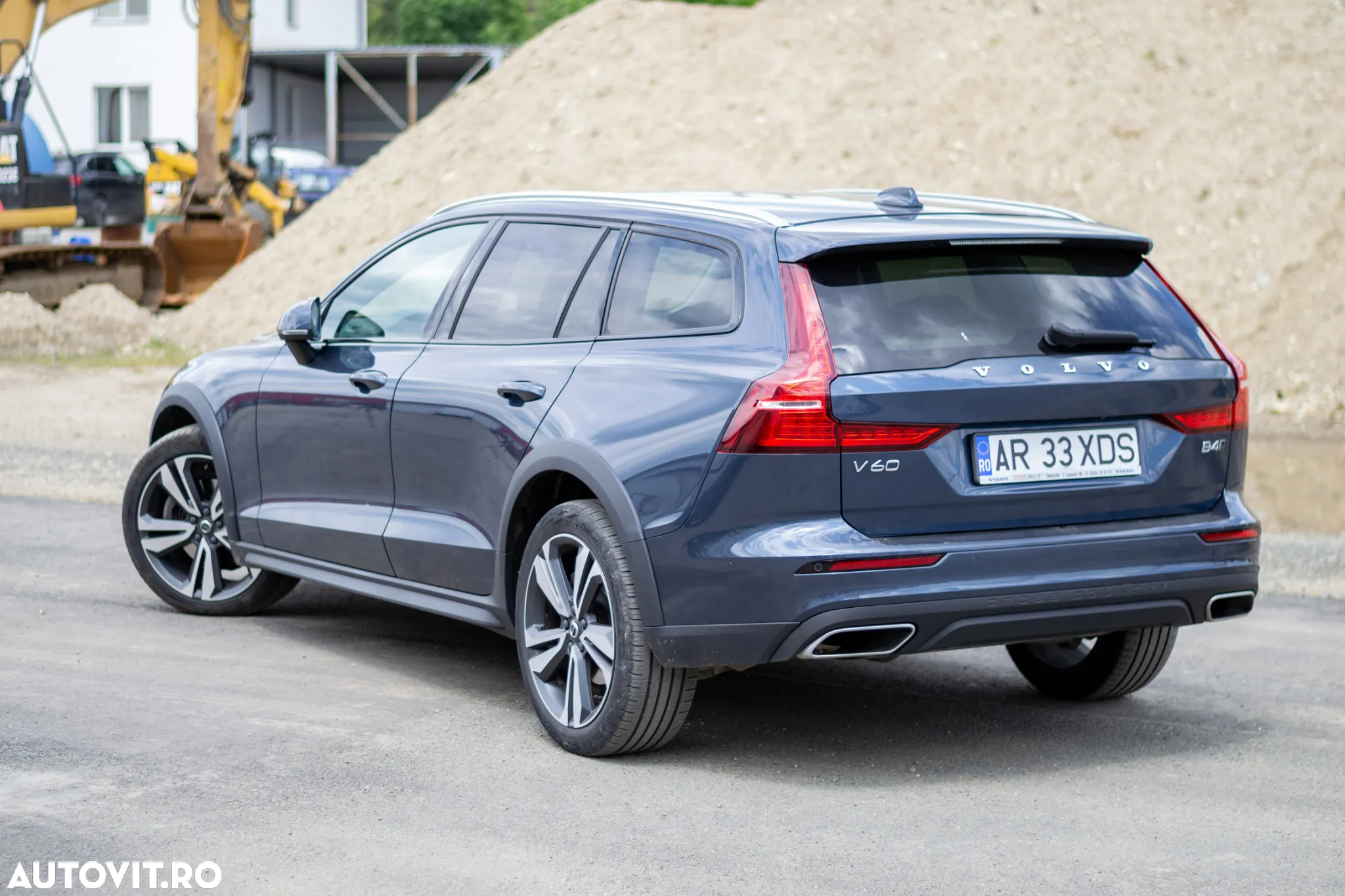 Volvo V60 B4 MHEV AT8 FWD Momentum Pro - 8