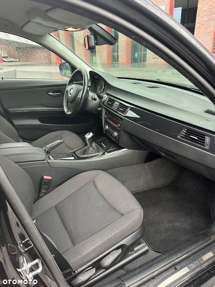 BMW Seria 3 318i Edition Sport - 12