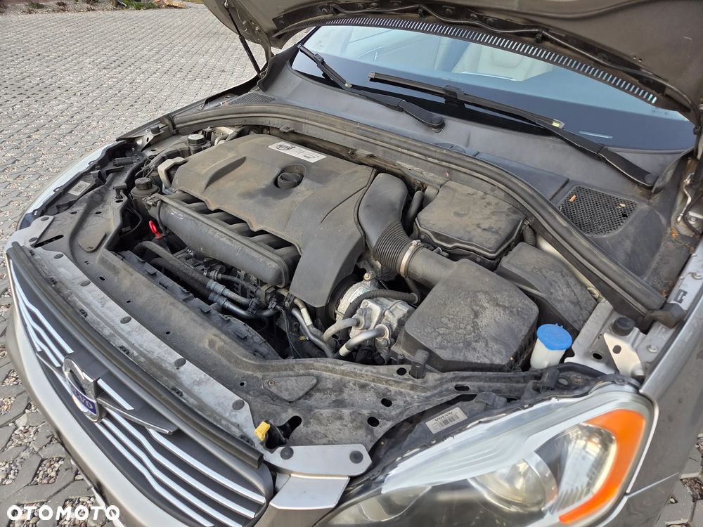 Volvo XC 60 T6 AWD Momentum - 24