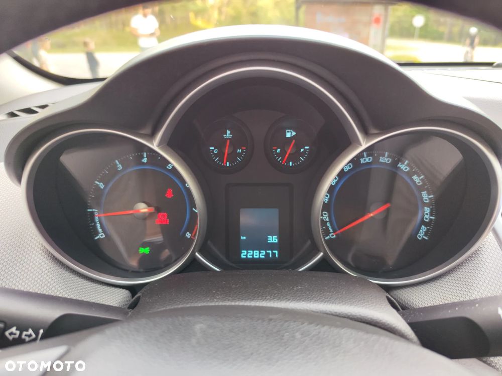 Chevrolet Cruze 1.6 LS - 8