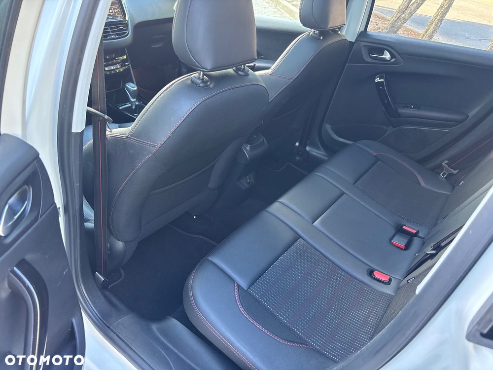 Peugeot 2008 PureTech 110 Stop&Start EAT6 GT-Line Edition - 8