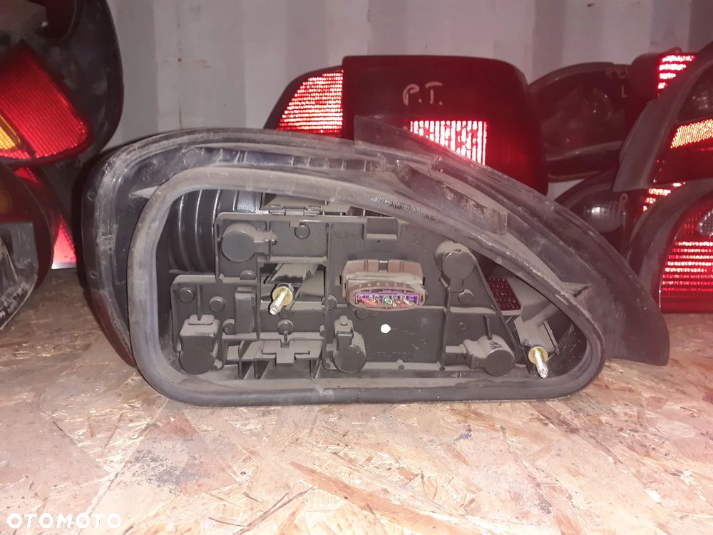 LAMPA TYLNA TYŁ PRAWY PRAWA PEUGEOT 306 - 2