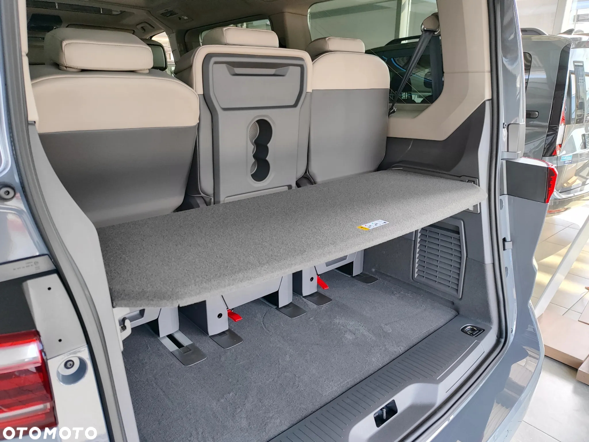 Volkswagen Multivan 2.0 TDI L2 Edition DSG - 11