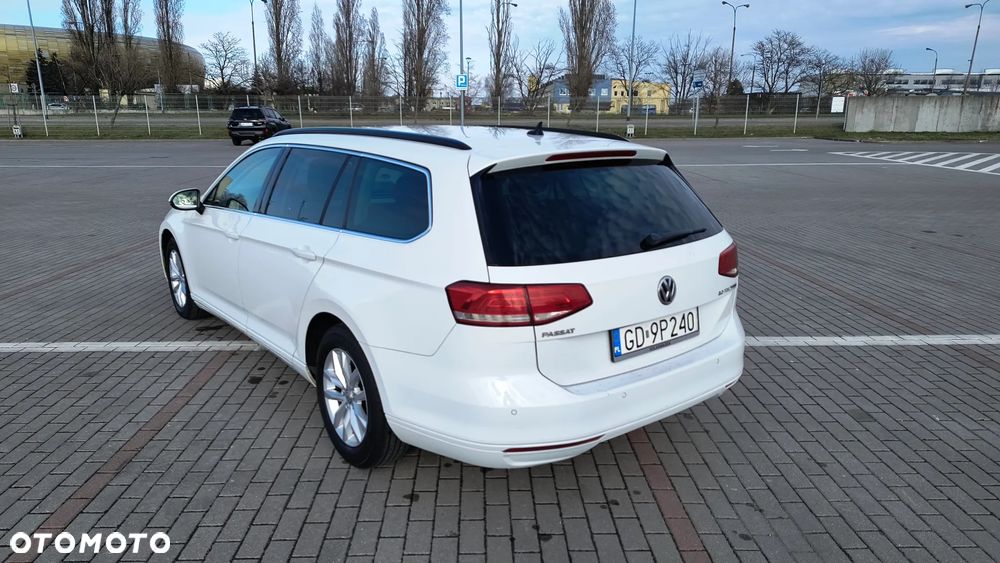 Volkswagen Passat - 4