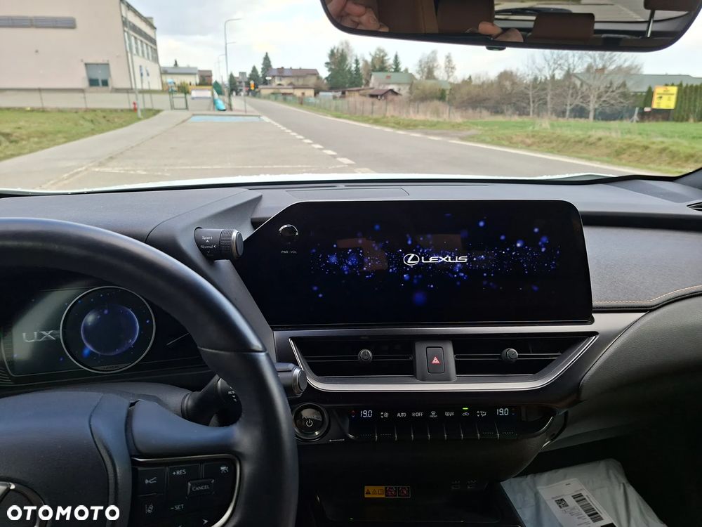 Lexus UX - 13