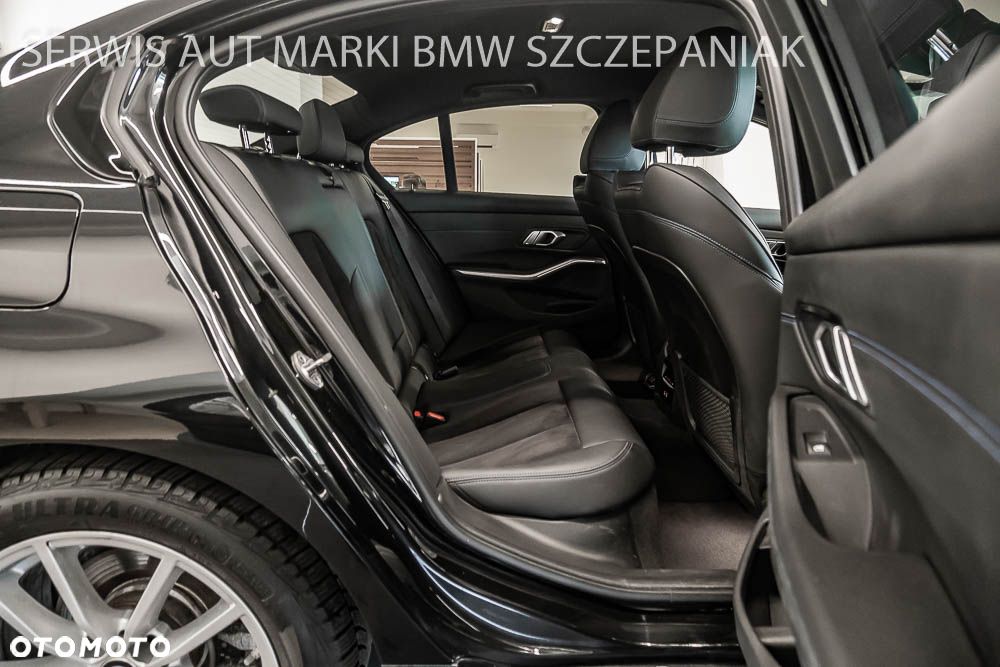 BMW Seria 3 320d xDrive mHEV M Sport sport - 26