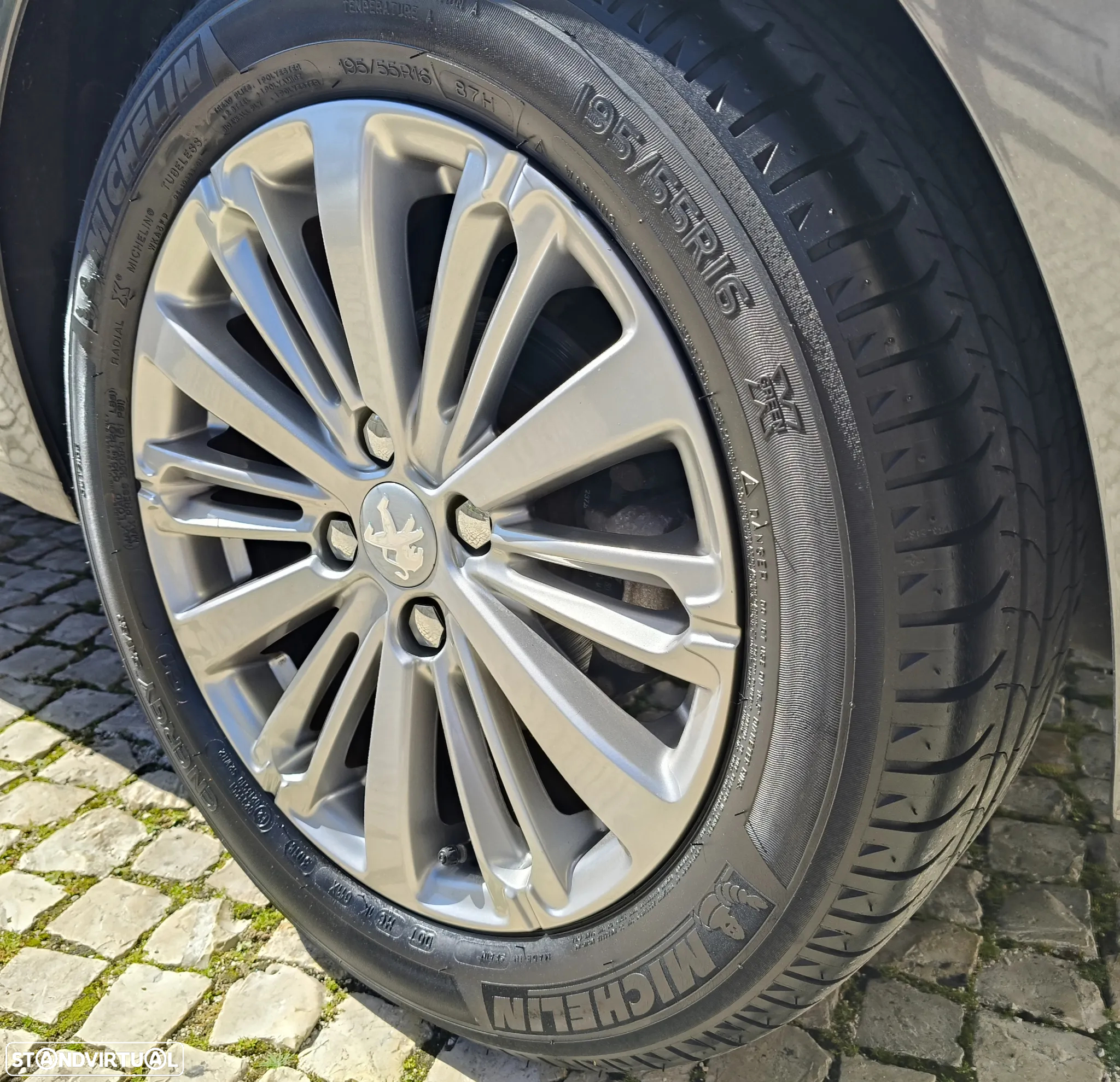 Peugeot 208 1.5 BlueHDi Signature - 5