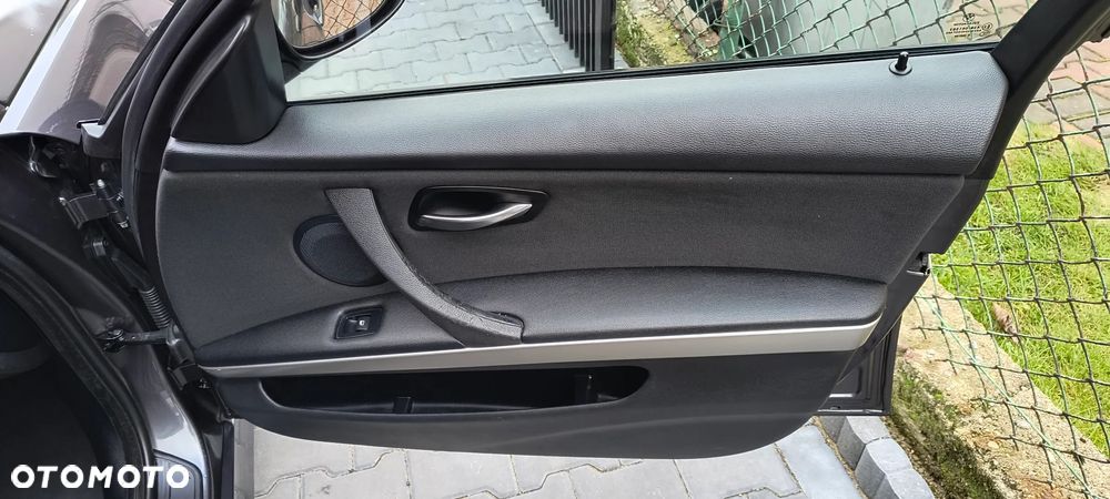 BMW Seria 3 318d DPF - 12
