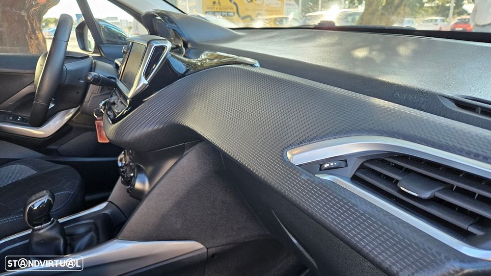 Peugeot 2008 1.2 PureTech Style - 34