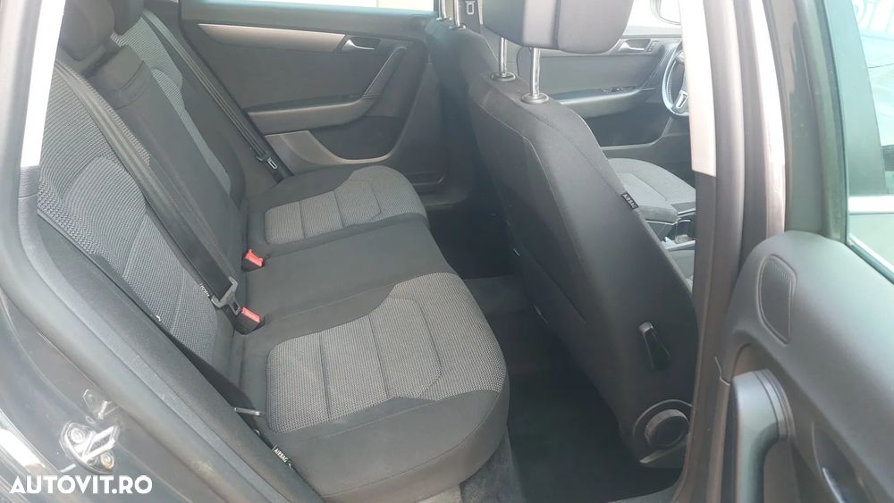 Volkswagen Passat 2.0 TDI DSG BlueMotion Technology Comfortline - 12