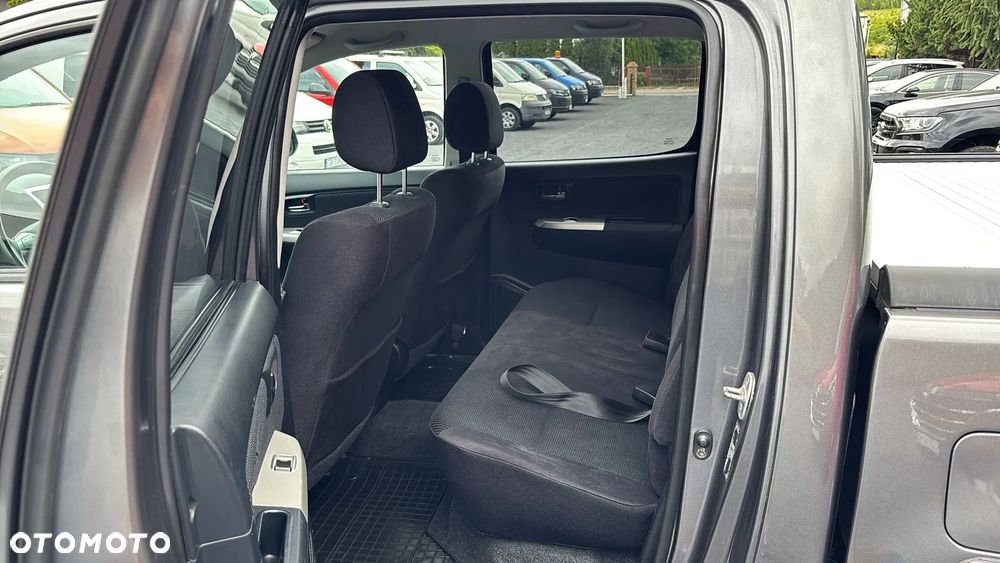 Toyota Hilux 4x4 Double Cab Life - 19