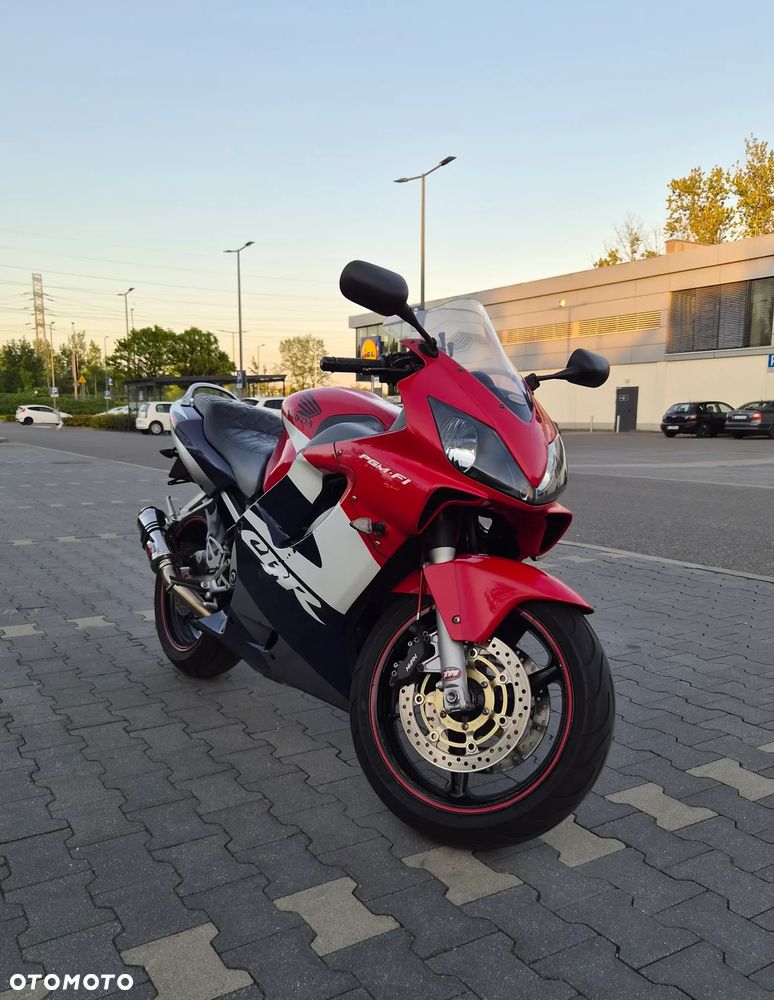 Honda CBR - 1