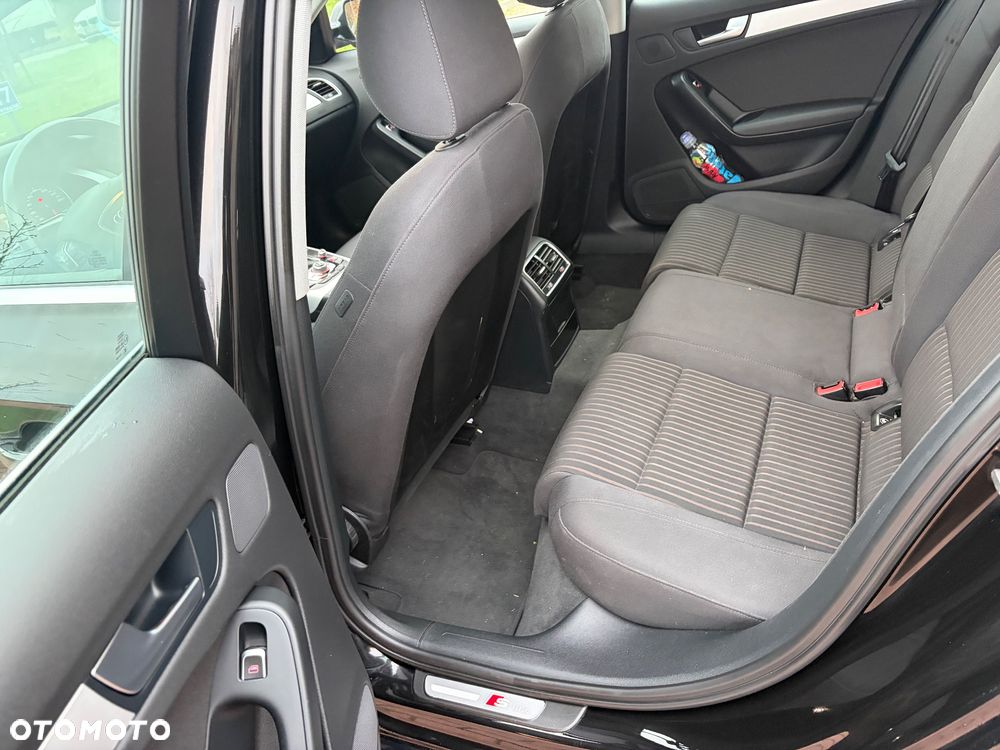 Audi A4 Avant 2.0 TDI DPF clean diesel multitronic S line Sportpaket - 8