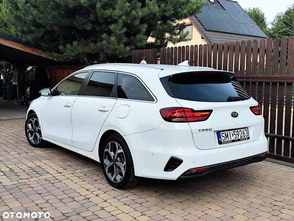 Kia Ceed 1.6 CRDi (48V Mild-Hybrid) Platinum - 28