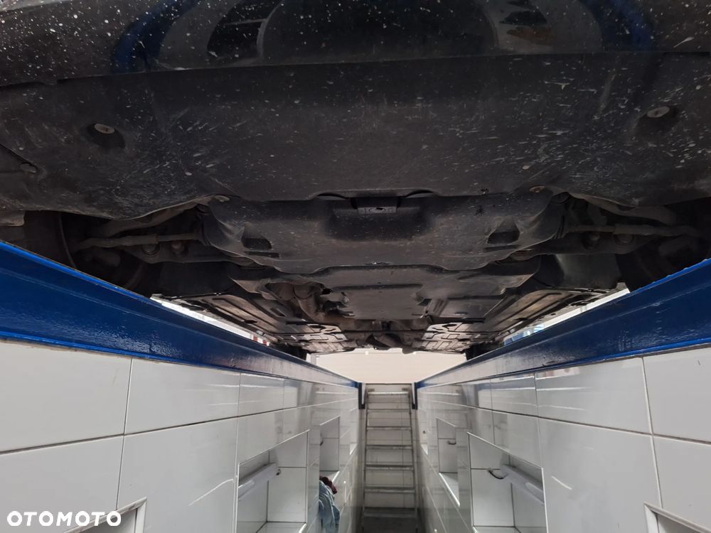 Mercedes-Benz Klasa E 220 CDI Classic DPF - 38