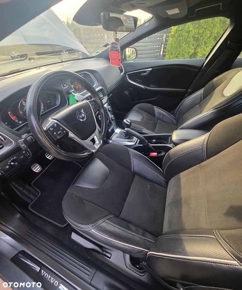 Volvo V40 D2 Drive-E R-Design Momentum - 5