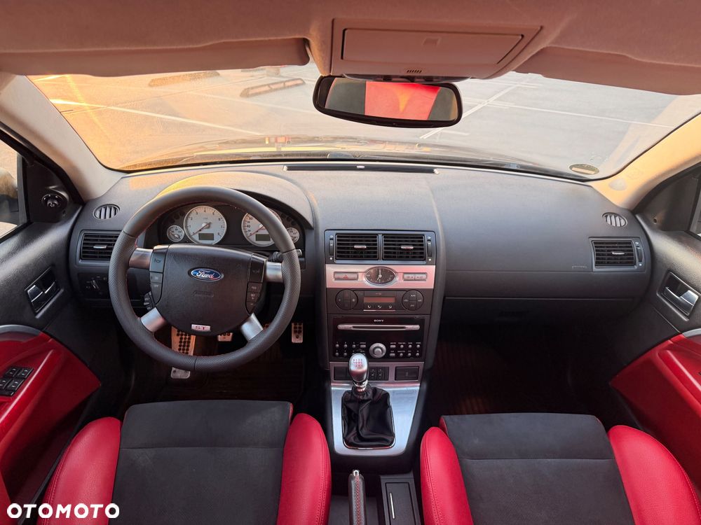 Ford Mondeo 3.0 V6 ST 220 - 10