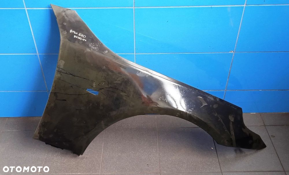 Błotnik prawy przód BMW E60 - 1