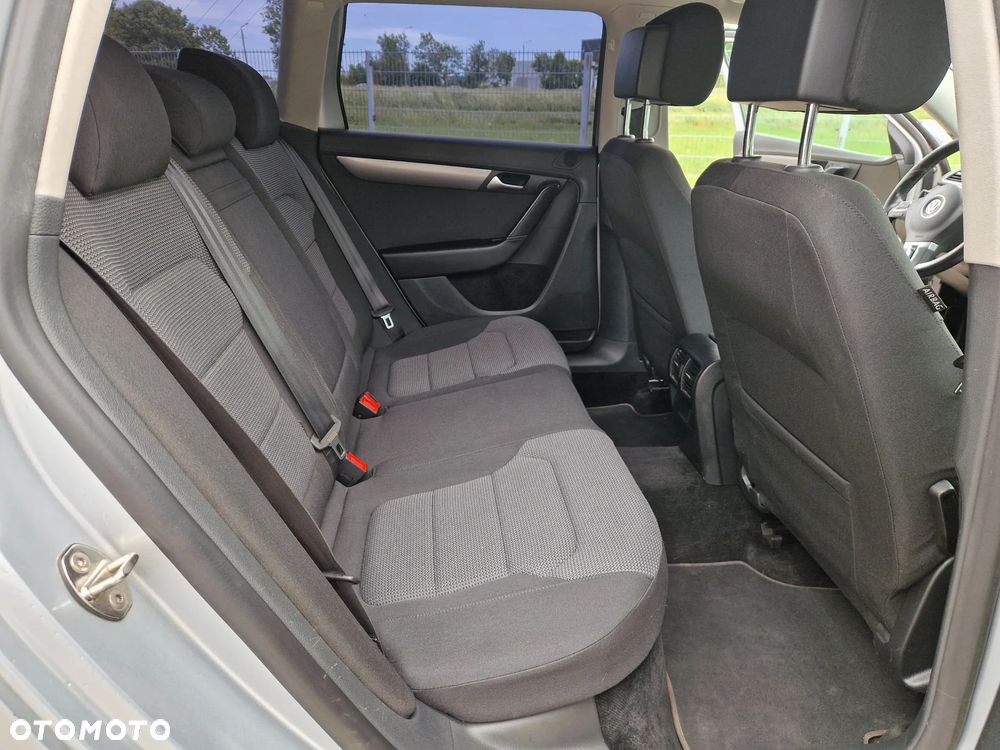 Volkswagen Passat 2.0 TDI Trendline DSG - 12