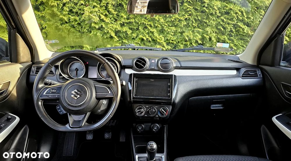 Suzuki Swift 1.2 Premium Plus - 9