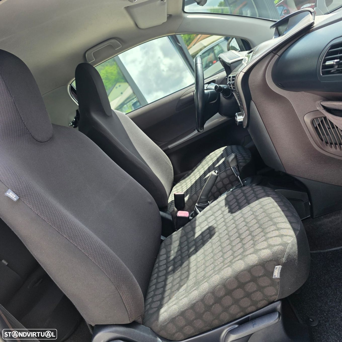 Toyota iQ 1.0 VVT-i 2 MultiDrive - 27