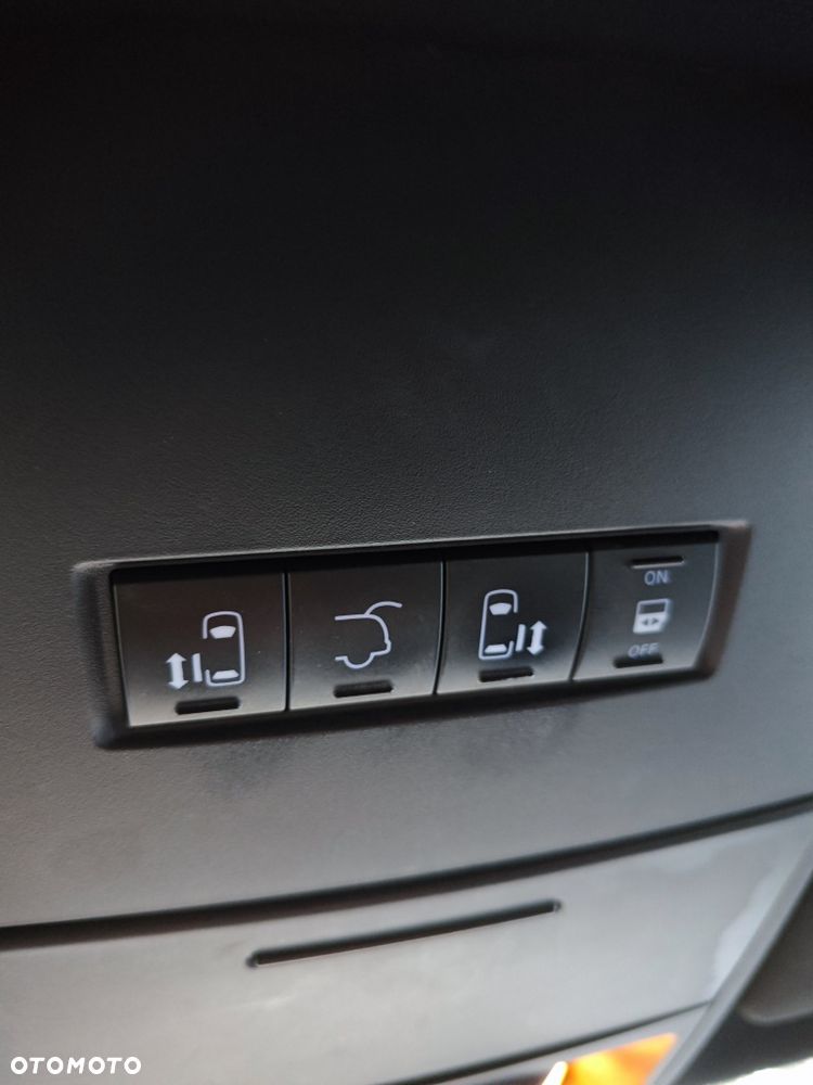 Dodge Grand Caravan - 5