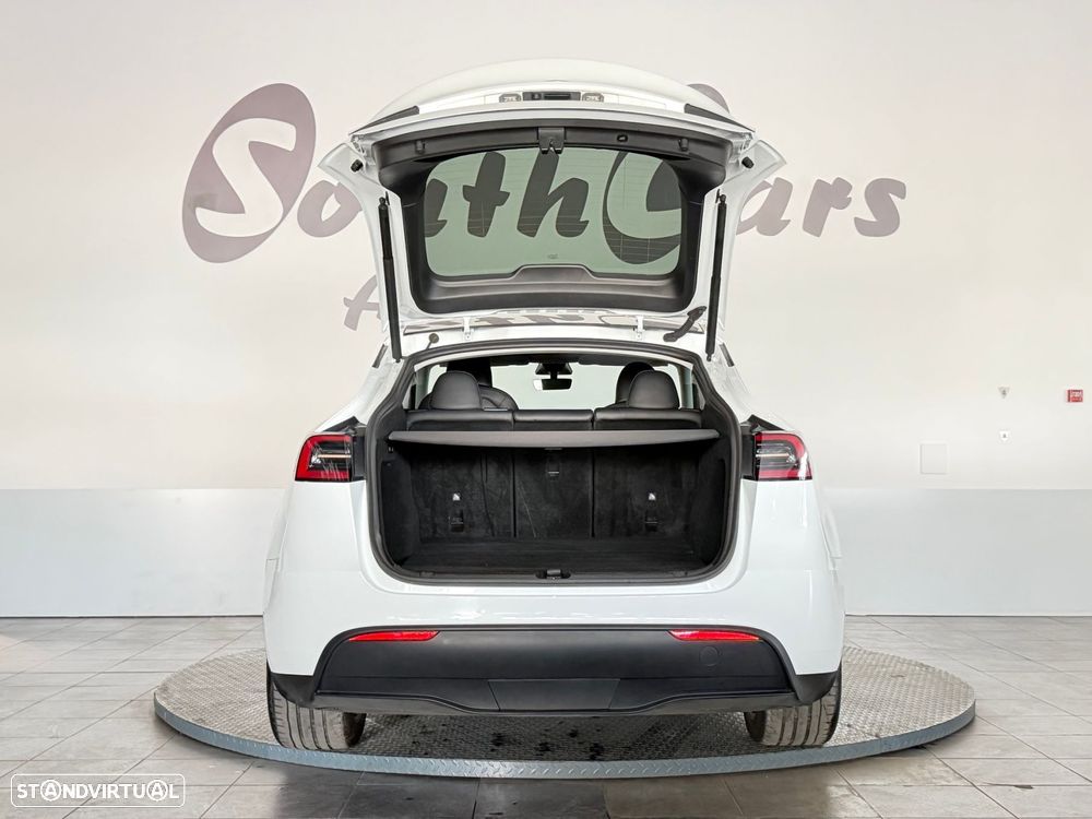 Tesla Model Y - 6