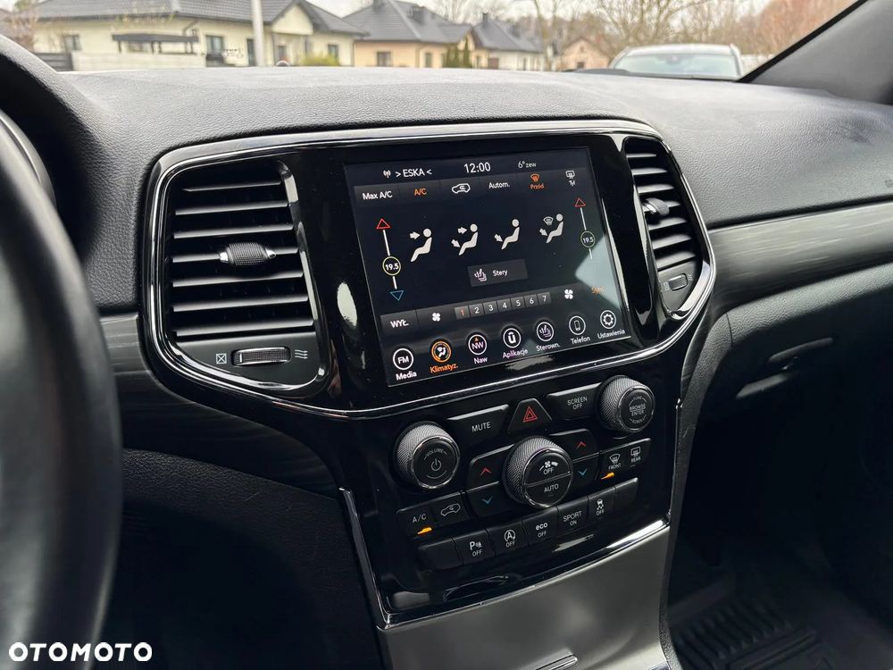 Jeep Grand Cherokee - 33