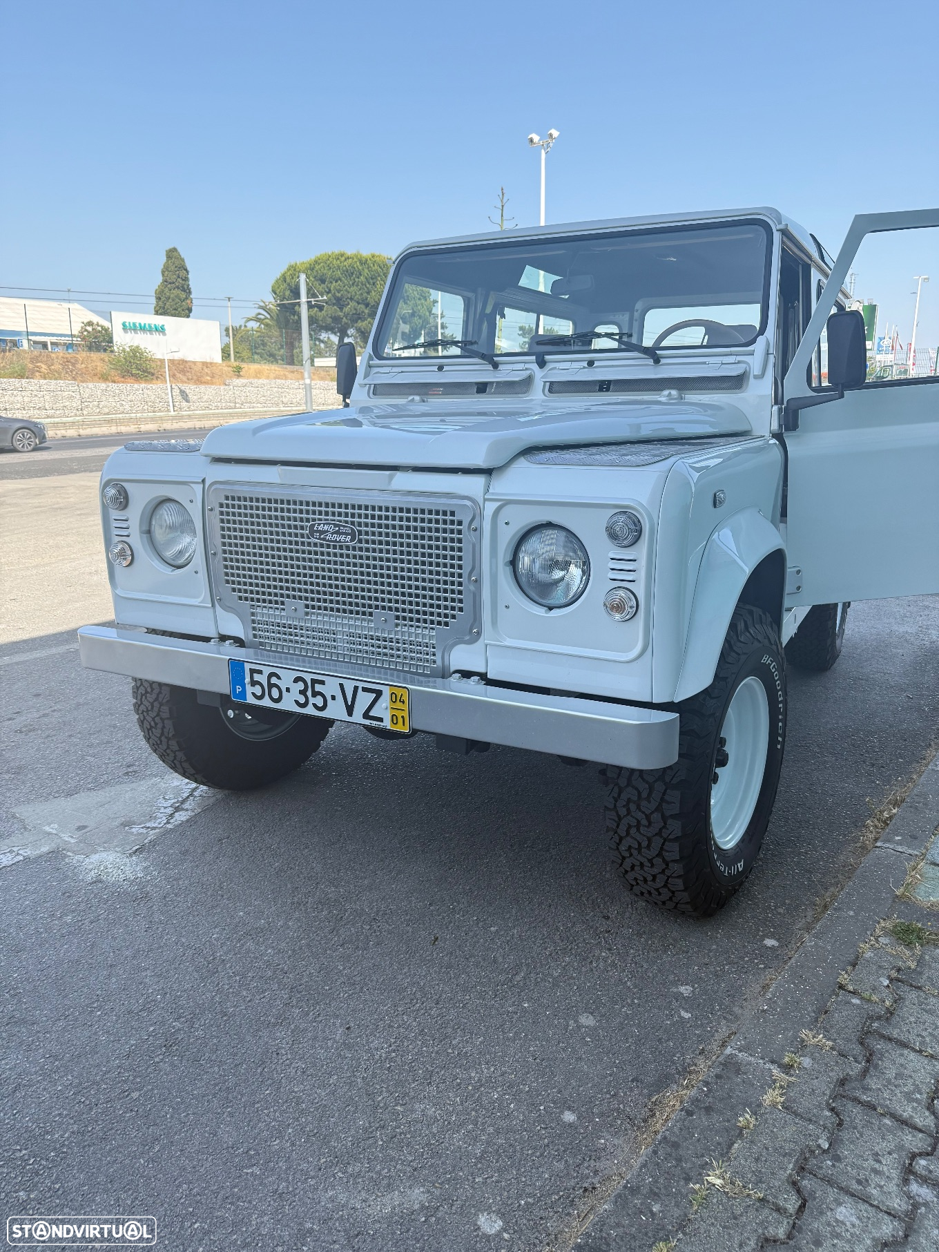 Land Rover Defender - 16
