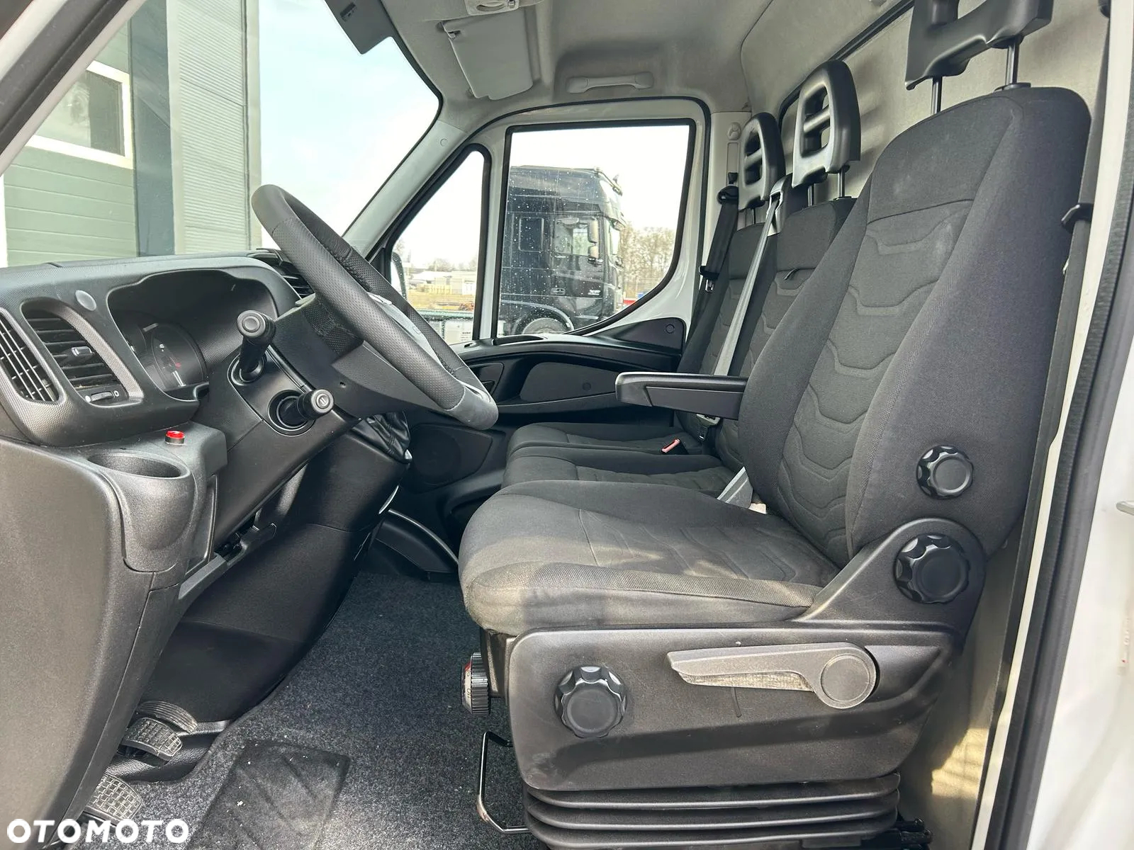 Iveco Daily 35C17 3.0 HPI Kontener 8 palet + winda 750kg + drzwi boczne **KLIMA**Serwis**Sprowadzony**Bez AdBlue** - 8