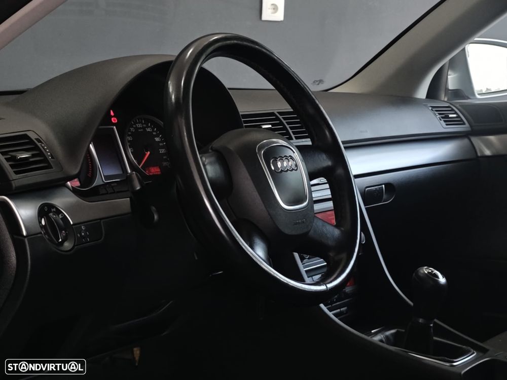 Audi A4 Avant 2.0 TDI DPF - 29