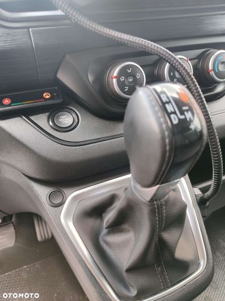 Renault Trafic - 19
