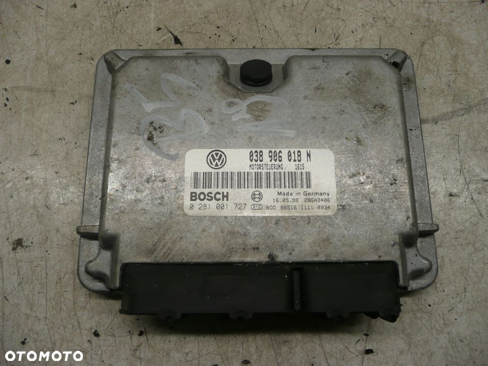 VW PASSAT B5 SEDAN KOMPUTER STEROWNIK SILNIKA 038906018N