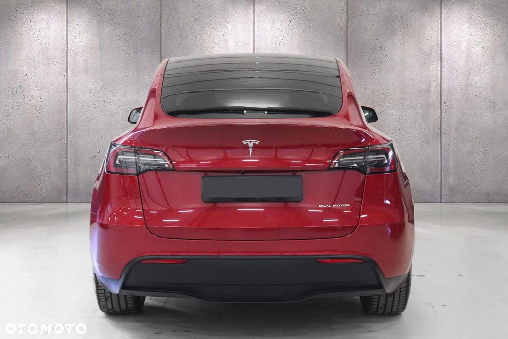 Tesla Model Y Long Range AWD - 5