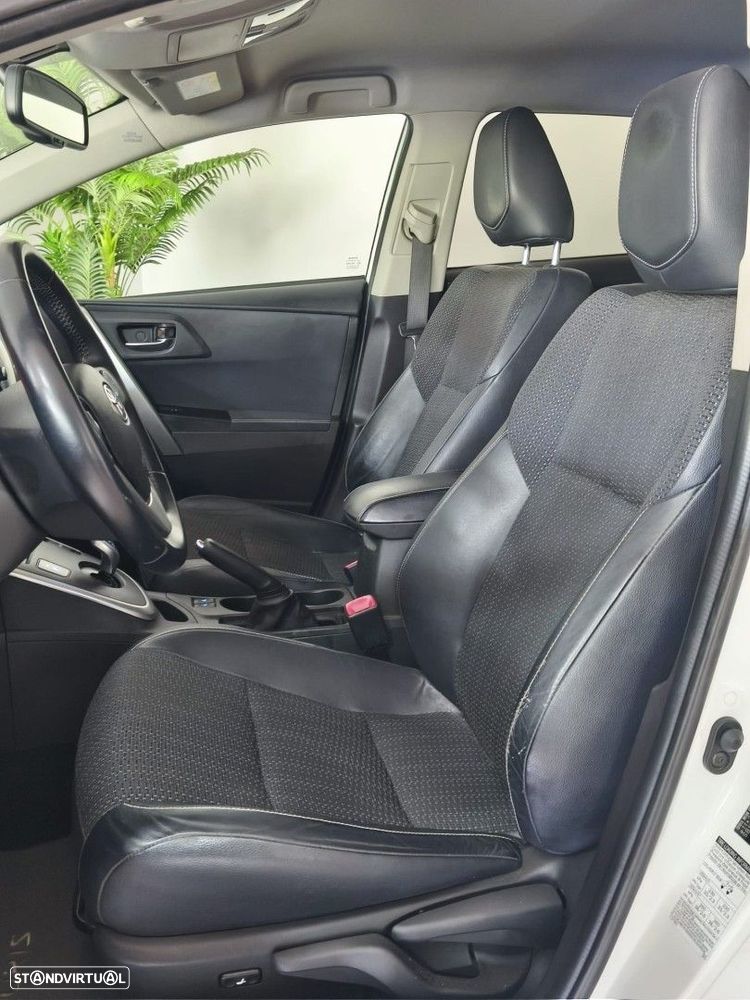 Toyota Auris 1.8 HSD Exclusive+Navi - 16