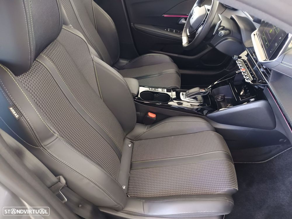 Peugeot 208 PureTech 130 EAT8 GT Pack - 26