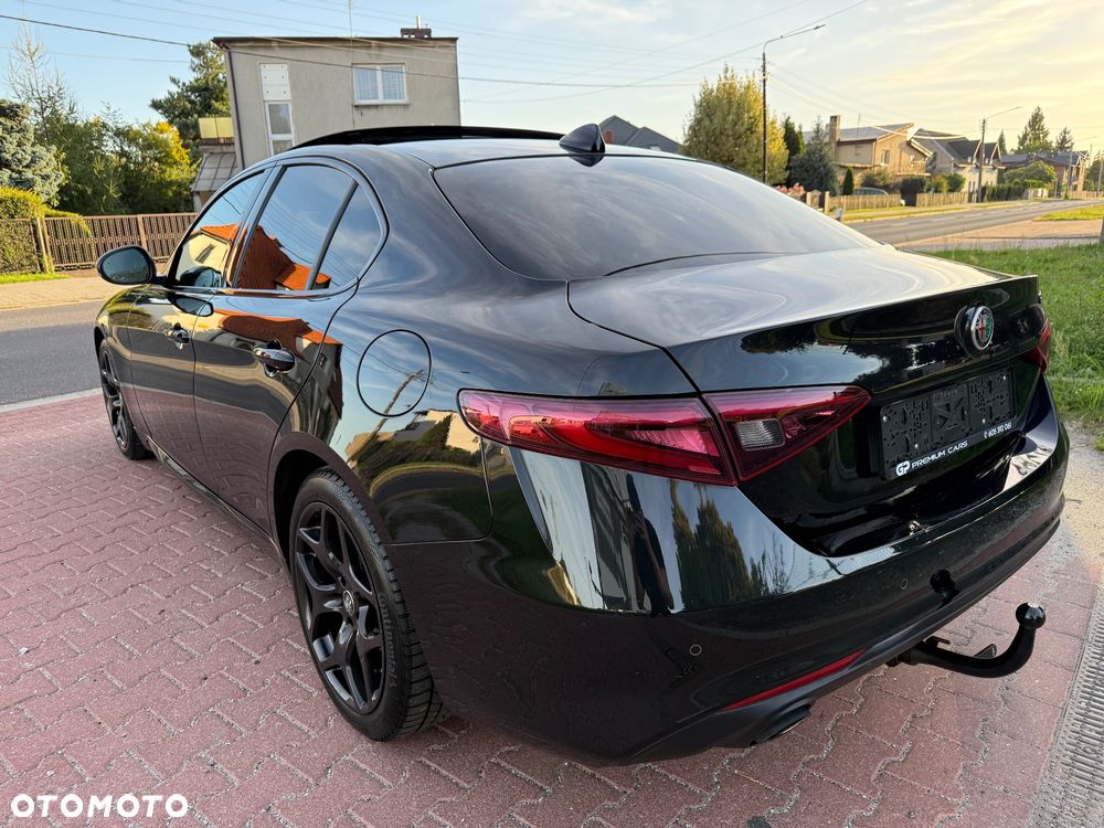 Alfa Romeo Giulia 2.2 AT8 Business - 17