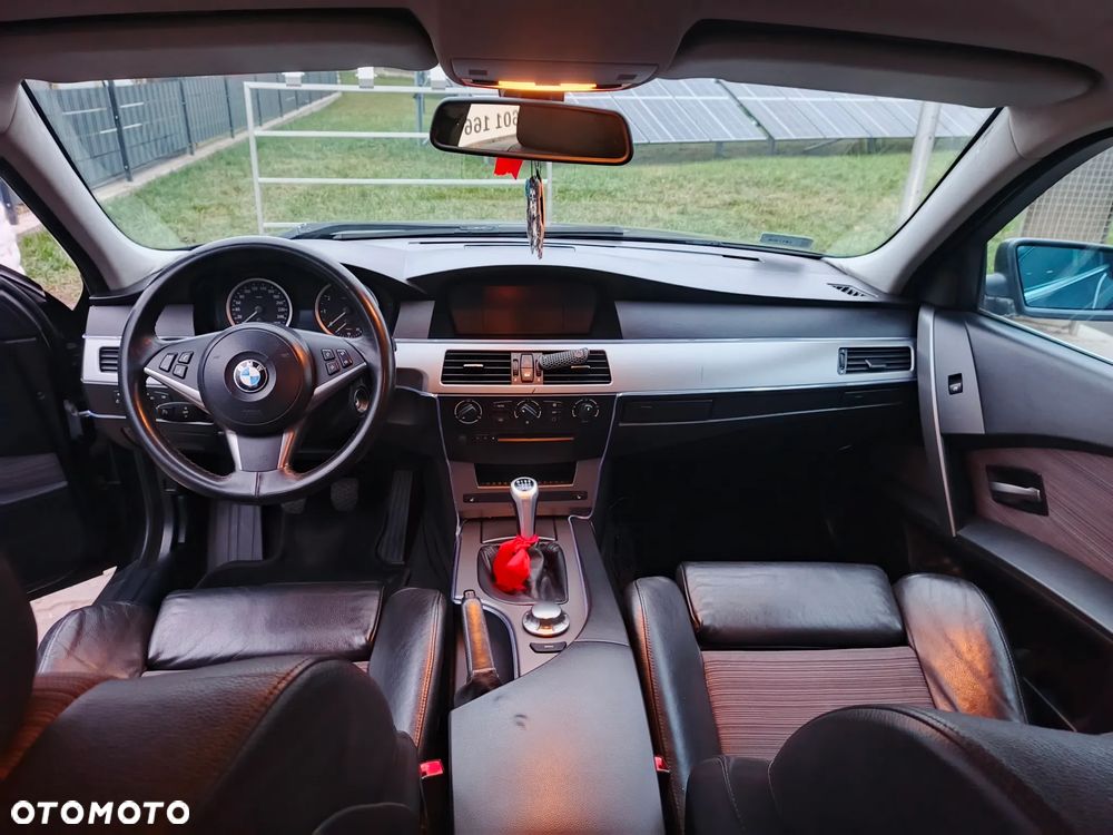 BMW Seria 5 523i - 11